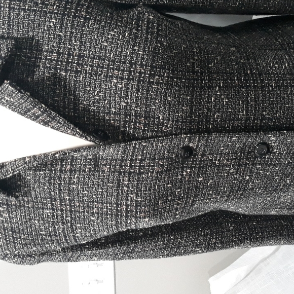 Ann Taylor Loft silk and wool blend overcoat. Size 6 - Picture 3 of 7